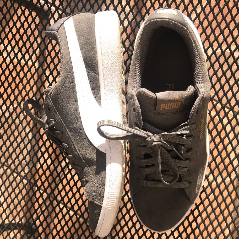 Women’s Puma White & Grey sneakers 👟